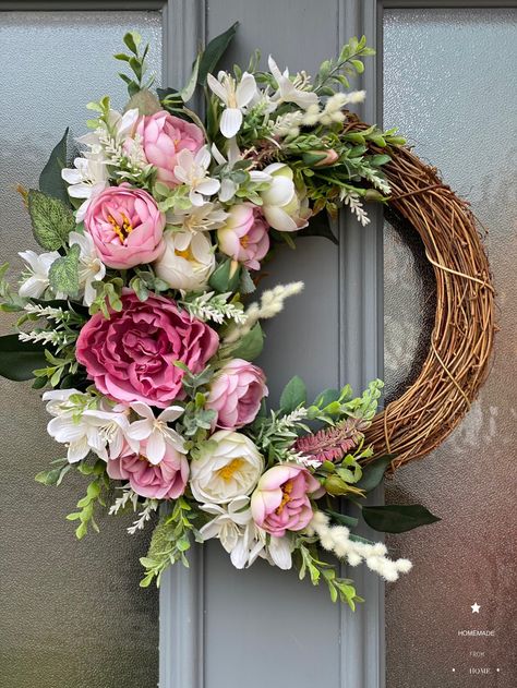 Gorgeous Spring Wreaths For Front Door Decorations Ideas 43 - 99decor 1C5 Grapevine Spring Wreath Ideas, Spring Summer Wreaths, Spring Grapevine Wreath Ideas, Summer Wreaths For Front Door Diy, Floral Wreaths For Front Door, Peony Wreaths, Diy Grapevine Wreath, Spring Grapevine Wreath, Easter Grapevine Wreath