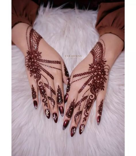 Black Pink Mehndi Designs, Henna Simple Wedding, Henna Wedding Maroon, Ribbon Henna, Henna Bts, Henna Art Wedding, Henna Designs Wedding, Henna Nikah, Mehandi Design Bridal