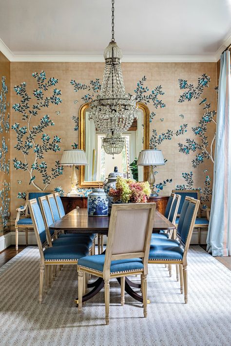 Gracie Wallpaper Dining Room, Southern Style Dining Room, Blue Chinoiserie Living Room, Chinoiserie Wallpaper Dining Room, Degournay Wallpaper, Luxury Dining Room Design, Chinoiserie Dining Room, Dining Room Formal, Wallpaper Dining Room
