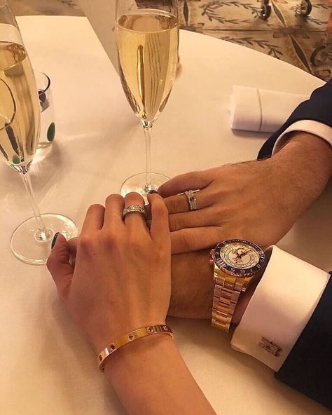 El Calafate, Champagne Dinner, Elegant Fashion Outfits, Visual Gallery, Luxury Inspiration, Couple Watch, Cartier Ring, New Friendship, Tips And Advice