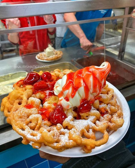 Canada's Wonderland Funnel Cake Recipe Will Sweeten Up Your Cooking Game - Narcity Funnel Cake Recipe Easy, Homemade Funnel Cake, Fried Recipes, Funnel Cake Recipe, Funnel Cakes, Canada Food, Homemade Caramel Sauce, Fudge Sauce, Funnel Cake