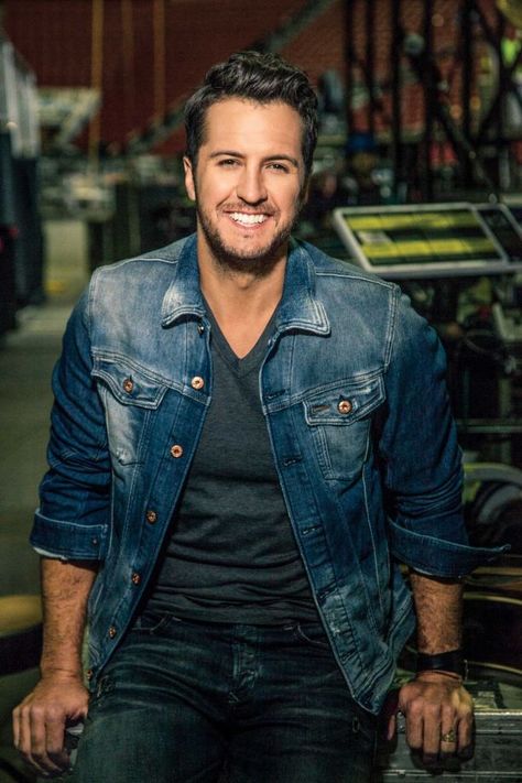 Luke Bryan will perform March 10, 2016, at the Houston Livestock Show & Rodeo. Florida Georgia Line, Country Music Singers, Country Music Stars, Thomas Rhett, Luke Brian, Luke Bryan Fan, Country Music Artists, Florida Georgia, Country Men