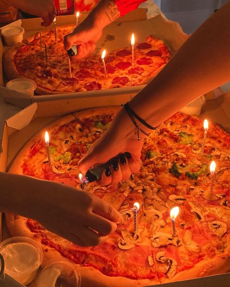 #birthday #birthdayparty #party #partydecorations #cakeideas #pizza #birthdaypartyideas #birthdayideas #friends #partyfood #food #birthdayfood #vibes #goodvibes #aesthetic 21st Bday Cocktails, Birthday Party Ideas For 22nd Birthday, Birthday Party Food Ideas Aesthetic, Pizza Birthday Party Aesthetic, 22 Aesthetic Birthday, Pizza Birthday Aesthetic, Birthday 23 Aesthetic, 23rd Birthday Party Themes, 21 Bday Aesthetic