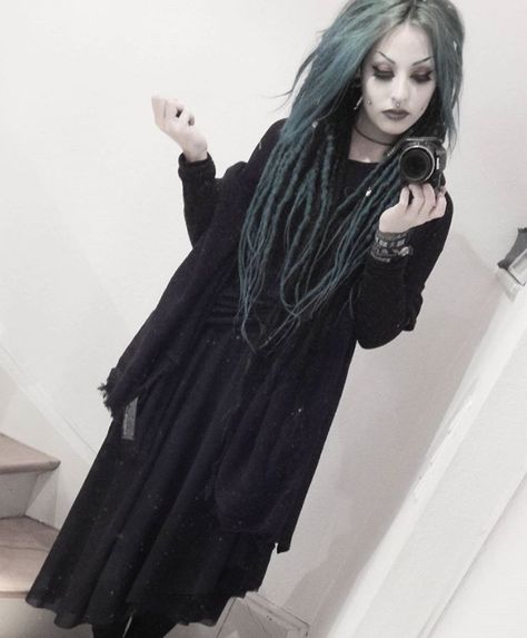 Lunarrrk #lunarrrk #hippie #goth #hippiegoth #gothoutfits #gothfashion #gothgirls gothgirl  #beauty #dreads #girlswithdreads #greendreads Green Dreads, Hippie Goth, Goth Outfit Ideas, Strega Fashion, Pixie Skirt, Beautiful Dreadlocks, Goth Hair, Everyday Outfit Inspiration, Witch Fashion