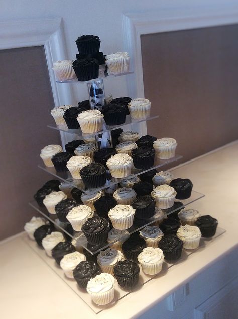 Food For Black And White Party, Black White And Silver Party Ideas, Black White And Silver Dessert Table, Black And White Birthday Food, White And Black Theme Party, Red Black And White Party Food, Black And Gold Wedding Cupcakes, Black And Silver Theme Party Decoration, Black And White Sweet 16 Decorations
