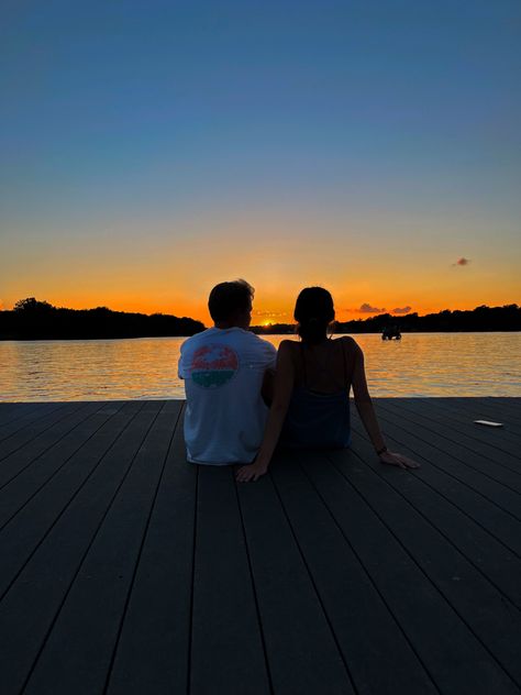 Something about the lake makes a sunset 10x better Lake Couple, Dream Dates, Lake Girl, Cute Date Ideas, Beach Date, Small Town Romance, Dream Date, Fotos Goals, Summer Lake