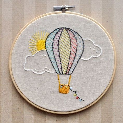 Hot Air Balloon Embroidery, Air Balloon Embroidery, Embroidery Hoop Art Tutorial, Balloon Embroidery, Dekorasi Bohemia, Hoop Art Wall, Desain Tote Bag, Embroidery Hoop Art Diy, Embroidery Hoop Wall