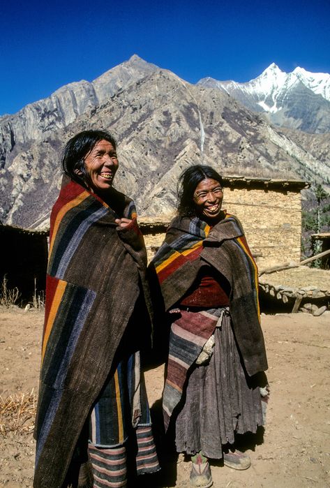 Women in village of Murwa wear distinctive “Dolpo blankets”, Shey Phoksumdo National Park, Dolpo region, Nepal, 1990. Himalayan, Nepal Outfit, Nepal People, Travel Nepal, Nepal Culture, Himalayas Mountain, Nepal Travel, Mountain Life, The Eighth Day