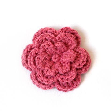 Three Layer Flower Pattern ::Free Pattern:: Crochet 6 Petal Flower Pattern Free, Large Crochet Flowers Free Pattern Easy, Poppy Crochet, Crochet Leaf, Crochet Puff Flower, Bracelet Crochet, Crochet Embellishments, Crochet Flowers Easy, Round Round