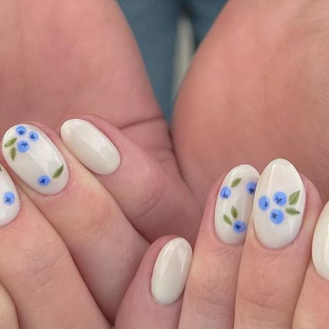 Suelen Bagley | Nail Tech🦋 on Instagram: "A couple blueberry nail sets to brighten up your saturday🫐🫶🏼🫶🏼💌🥹  #nails #fruitnails #nailtech #utahnailtech #blueberrynails #bluenails #milkywhitenails #nailart #nailinspo #naildesign" Summery Nails, Nail Sets, Cute Gel Nails, Nagel Inspo, Cat Kuku, Short Nail Designs, Funky Nails, Fire Nails, Dream Nails