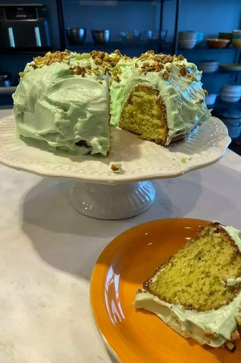 PISTACHIO CAKE WITH A BOX OF CAKE MIX – Skinny Recipes Simple Cake Recipe, Pistachio Cake Recipe, Recipes Using Cake Mix, Pistachio Pudding, Make A Cake, Pistachio Cake, Natural Food Coloring, Simple Cake, Frozen Cherries