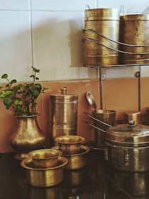 Essen, Aesthetic Indian Kitchen, Vintage Indian Home Aesthetic, Indian Aesthetic Kitchen, Indian Aesthetic Interior, Indian Tradition Aesthetic, South Indian Kitchen Design, Tamil Vintage Aesthetic, Aesthetic South India