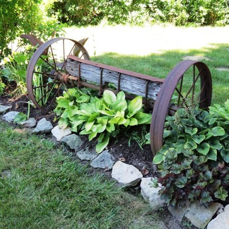 Wagon With Flowers Ideas, Antique Tractor Yard Decor, Antique Farm Equipment Landscape, Checking In, Junk Garden, Garden Wagon, Farm Implements, Rusty Garden, Flea Market Gardening