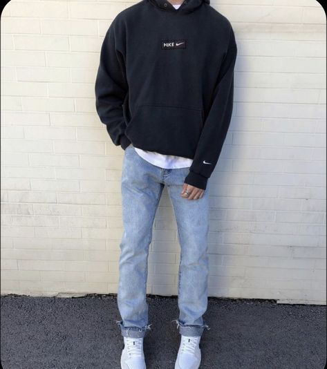 Sweatshirt And Jeans Outfit Men, Guy Hoodie Outfit, Aesthetic Outfit Men Winter, Hoodie And Jeans Outfit Men, Guy In Hoodie, Black Hoodie Outfit Men, Hoodie And Jeans Outfit, Outfit Latina, Outfit Hombre Casual