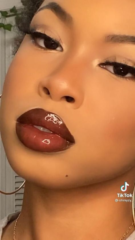 Pin by tiana on maquillage métisse [Video] in 2022 | Baddie makeup, Makeup tutorial, Natural makeup Glossy Lips Makeup, Creepy Makeup, Ideas De Maquillaje Natural, Makeup For Black Skin, Brown Skin Makeup, Lip Makeup Tutorial, Makeup Help, Face Makeup Tips, Face Makeup Tutorial