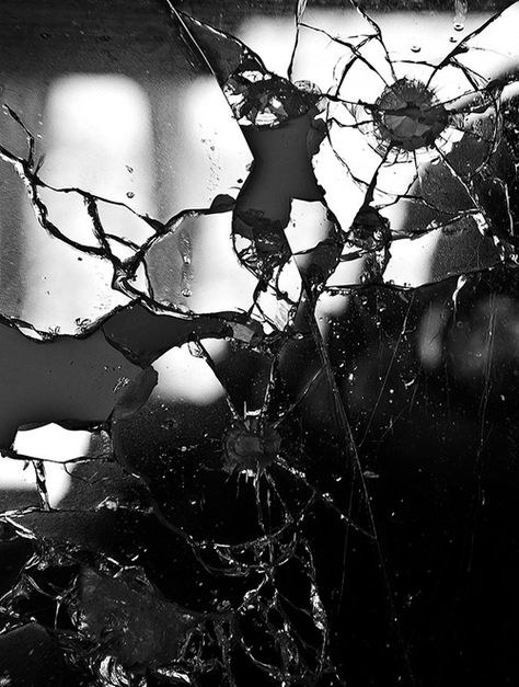 Art Photography, Art Projects, Shattered Mirror, Broken Mirror, Mirror Reflection, Broken Glass, Art Plastique, Black And White Photography, Photography Inspiration