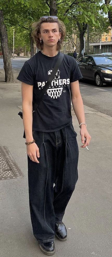 Platform Shoes Men Outfit, Hippie Outfits Hombre, Summer Gorpcore Men, Masc Fashion Summer, Masculine Outfits Summer, Masculine Outfits Men, Mens Hippie Outfits, All Black Aesthetic Outfit, Band Tee Outfits Men