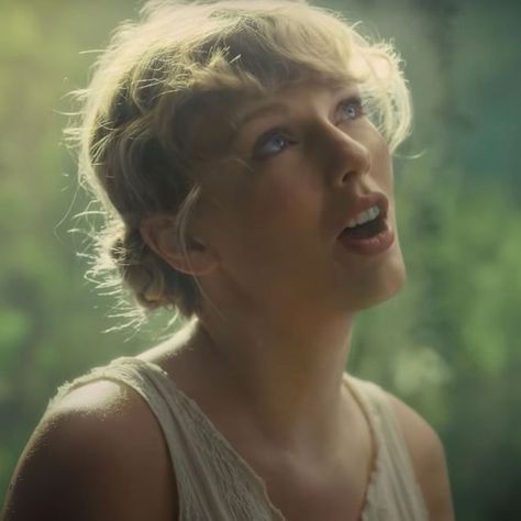 Nature, Taylor Pics, Folklore Era, Taylor Swift Music Videos, Girls Album, Estilo Taylor Swift, Taylor Swift Music, Taylor Swift Videos, Taylor Swift Wallpaper