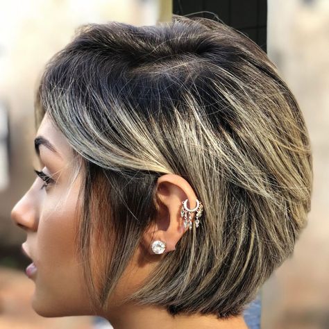 Easy Pixie Bob Hairstyle Blonde Highlights Short Hair, Blonde Balayage Bob, Haircut Tip, Pixie Bob Hairstyles, Short Hair Highlights, Balayage Bob, Blond Balayage, Cute Short Haircuts, Balayage Blonde