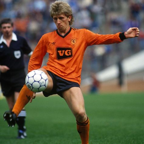 Dundee United's Iain Ferguson Dundee, Dundee United, 90s Stuff, Retro Football Shirts, Retro Football, Glory Days, One Team, 80s 90s, Football Shirts