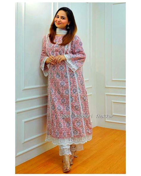 Indian kurtis Printed Cotton Suit Designs, A Line Kurti Designs, Pakistani Cotton Suits, Lace Designs On Suits, Pakistani Kurti Designs, Daily Wear Dress, Cotton Suit Designs, Dupatta Kurti, Printed Kurti Designs