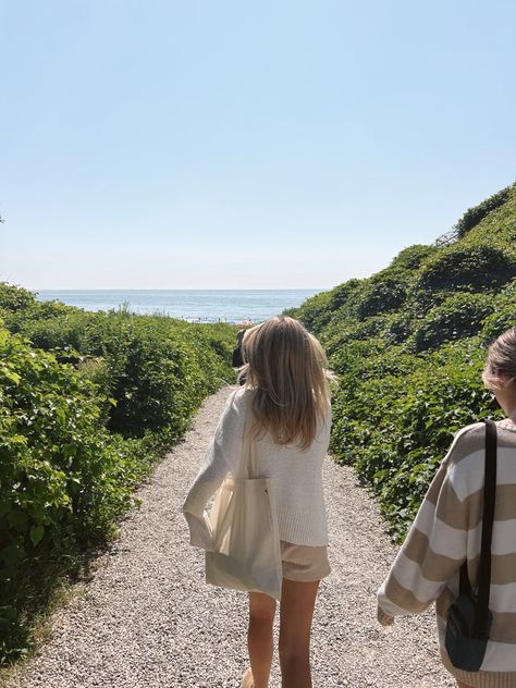 Coastal Girl Aesthetic, Pasta Wedding, Clean Girl Summer, Thrift Outfits, Clean Vibes, Coastal Girl, Hayley Bieber, Cool Girl Outfits, Coastal Life