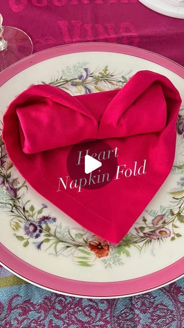 Tela, Napkin Folding Ideas Heart, Napkin Heart Fold, Heart Folded Napkin, Napkin Folding Ideas Without Ring, Heart Napkin Fold, How To Fold Napkins Fancy, Wedding Napkin Folds, Napkins Folding