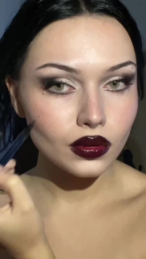 Vampire Makeup Looks, Vamp Makeup, Vampy Makeup, Pretty Eye Makeup, Vampire Makeup, Witch Makeup, Alt Makeup, Alternative Makeup, Dope Makeup