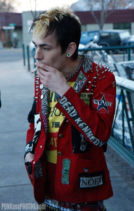 Love the jacket, male punk, red jacket, The Clash, Dead Kennedys, NOFX, Sublime Red Battle Jacket, Cultura Punk, Estilo Punk Rock, Punk Boy, 80s Punk, Scene Girl, Punk Culture, Crust Punk, Punk Jackets