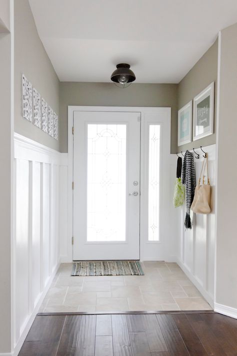 It's A Grandville Life : Narrow Front Entryway Ideas Small Entryways, Entry Hallway Ideas, Ingangs Decor, Hallway Ideas Diy, Hal Decor, Entryway Hooks, Front Hallway, Narrow Entryway, Front Entryway