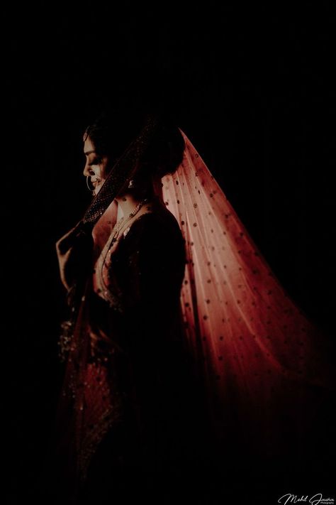 Photo of Modern shadow bridal portrait शादी की तस्वीरें, Indian Bride Poses, Indian Bride Photography Poses, Bride Photos Poses, Pengantin India, Bridal Portrait Poses, Marriage Photography, Indian Wedding Photography Couples, Indian Bridal Photos