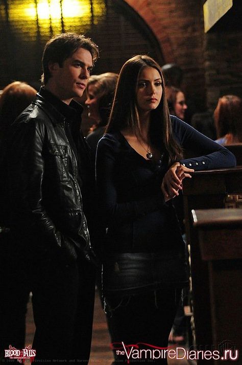 Damon Salvatore & Elena Gilbert Damon Et Elena, Ian E Nina, Elena Gilbert Style, Vampire Diaries Outfits, Ian And Nina, Ian Joseph Somerhalder, Ian Somerhalder Vampire Diaries, Vampire Diaries Poster, Vampire Daries