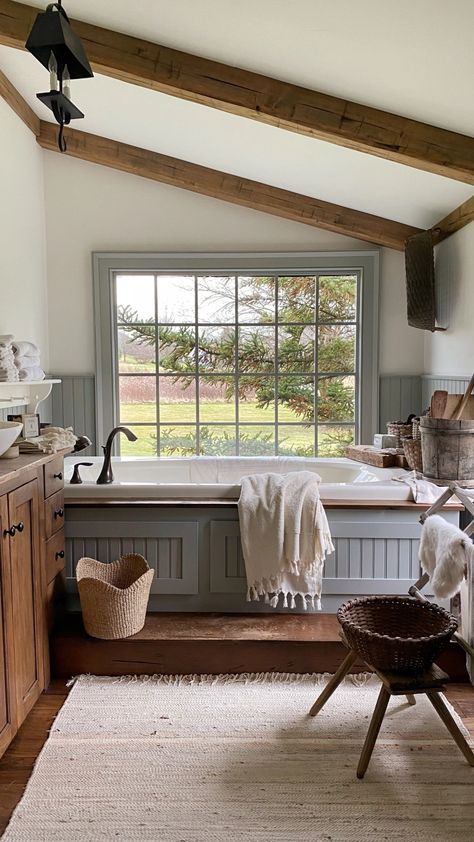 Farmhouse Small, Country House Interior, Cottage Bathroom, Cottage Interior, Country Bathroom, Dream Cottage, Modern Cottage, Cottage Interiors, Up House