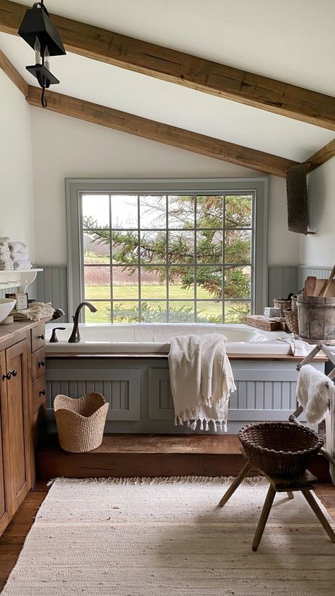 Megan Miller, Farmhouse Small, Country House Interior, Cottage Bathroom, Country Bathroom, Cottage Interior, Dream Cottage, Modern Cottage, Cottage Interiors