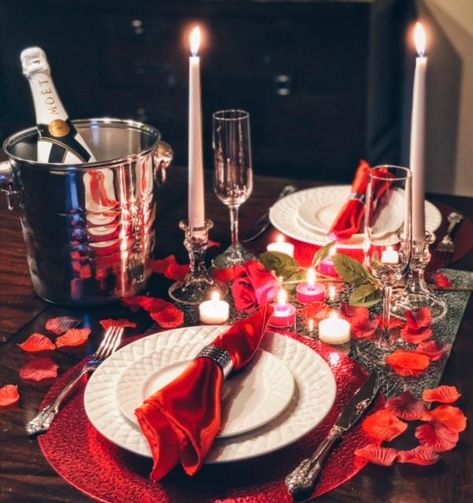 Romantic Dinner - light the romantic candles, spread the rose petals and get cooking together! Romantic Dinner Tables, Romantic Dinner Setting, Romantic Valentines Dinner, Romantic Dinner Decoration, Dinner Box, Romantic Table Setting, Candlelight Dinner, Romantic Dinner For Two, Romantic Surprise