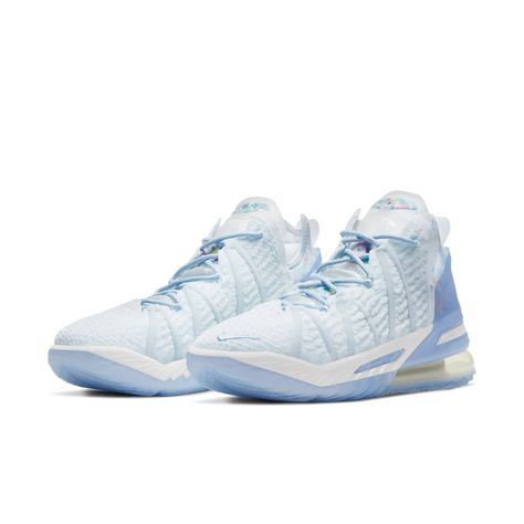 The Nike LeBron 18 Blue Tint ‘Play for the Future’ takes inspiration from the clean air that all athletes need to sustain their on-court feats. The delicate Blue Tint finish showcases knitted construction and rope laces that are fed into channels built into the knit for a locked-in fit. Enhanced stability and support is provided with a molded TPU heel counter, while a visible Max Air unit houses the back half of a full-length Zoom Air unit extending to the forefoot. Nike Volleyball Shoes, Best Volleyball Shoes, Volleyball Sneakers, Tenis Basketball, Girls Basketball Shoes, Blue Basketball Shoes, Best Basketball Shoes, Preppy Shoes, Womens Basketball Shoes