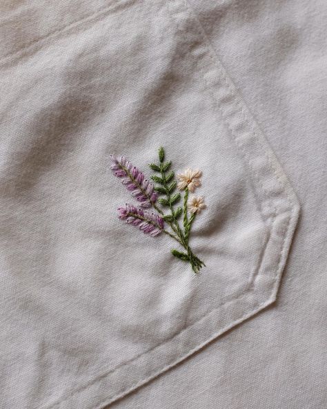 Tela, Patchwork, Flower Embroidery Bouquet, Simple Small Embroidery Designs, Floral Embroidery Simple, Simple Lavender Embroidery, Simple Plant Embroidery, Simple Embroidery Gifts, Cute Simple Embroidery Designs