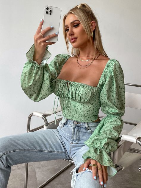 Floral Top Outfit, Ditsy Floral Top, Green Floral Top, Tøp Aesthetic, Fashion Nova Outfits, Green Boho, Ditsy Floral Print, Boho Green, Women Blouses