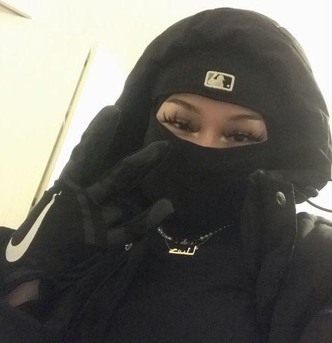 Roadman Style Girl, Mask Outfit, Ragazza Gangsta, Tomboy Girls, Gangsta Girl Style, Hood Girls, Gangsta Style, Gangster Girl, Ski Girl