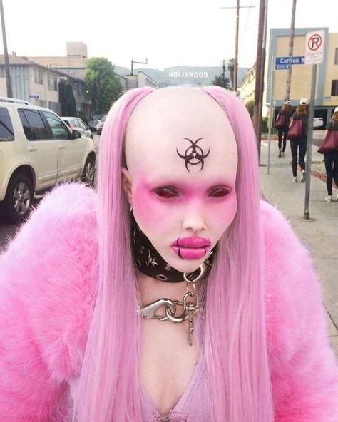 30 People who did horrible things to their bodies. - Wtf Gallery Bad Tattoos, Terrible Haircuts, Haircut Fails, Estilo Harajuku, Human Oddities, Jazmin Bean, Bad Haircut, Top Makeup Products, Elegant Makeup