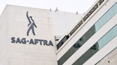 SAG-AFTRA Expected to Negotiate Over the Weekend Fran Drescher, Summer Movie, Economic Systems, The Oc, Open Letter, George Clooney, Tv Channels, Return To Work, Good Wife