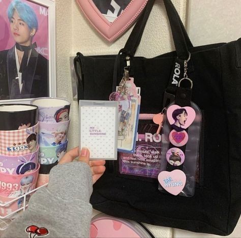 K Pop Merch Aesthetic, Kpop Merch Ideas, Kpop Merch Aesthetic, Mochila Kpop, Funny Yugioh Cards, School Bag Essentials, 일본 패션, Bts Merch, Korean Aesthetic