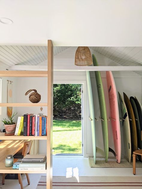 Surf Shed Ideas, Eclectic Surf Shack, Surf Airbnb, Surf Shack Aesthetic, Surf Shack Living Room, Modern Surf House, Surf House Interior, Surf Shack Bathroom, Surf Apartment