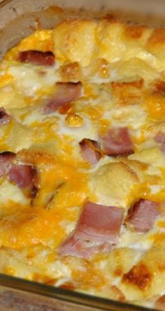 Ham And Egg Casserole Recipes, Baked Eggs Casserole, Ham Egg Bake, Ham And Egg Casserole, Easy Egg Bake, Egg Bake Casserole, Ham Breakfast Casserole, Ham Breakfast, Baked Eggs Recipe