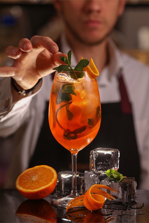 Cocktail Aperol Spritz, Food Photography Composition, Food Videography, Cocktail Photography, Food Photoshoot, Restaurant Photography, Restaurant Photos, Food Content, Drink Photo