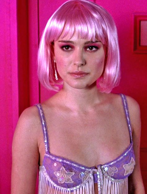 Natalie Portman. From Closer. Natalie Portman Closer, Closer 2004, Alice Ayres, Natalie Portman Movies, Fringe Bra, Natalie Portman Hot, Closer Movie, Movie Halloween Costume, Mike Nichols