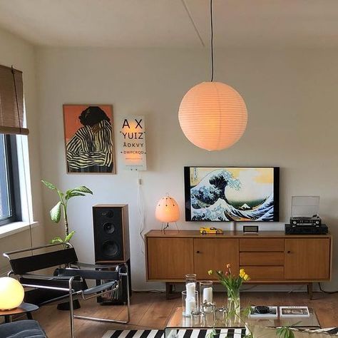 Susan | Interior on Instagram: "It’s FRIYAY🧡🌕🐈‍⬛! As you probably have seen in my stories I’ve upgraded my lamp collection and did some little rearrangements🤭 I think from now on I feel like I’m part of the lamp addiction family too😅 Anyone else? 🙋🏻‍♀️   - Gallery wall additions  - Fado IKEA lamp  - Hay Rice paper lamp  - Gyllen 56 IKEA eye chart lamp - Akari 1a - H&M paper lamp - Simrishamn IKEA floor lamp  🏷️ . . . . . #interieur #interior #homeinterior #interiordesign #homedesign #ikea #modern #lamp #vernerpanton #home #homedecor #designhome #livingroom #loftstyle #louispoulsen #design #appartement #bauhaus #isamunoguchi #noguchi #togoligneroset #apartmenttherapy #akari1ad #midcentury #moderncentury #dyvlingearmchair #ikeavintage  #friday #lightson" Funky Living Room Lamp, Rice Paper Lantern Living Room, Varmblixt Lamp, Ikea Paper Lamp, Fado Ikea, Ikea Fado Lamp, Fado Lamp, Ikea Paper Lantern, Rice Lamp