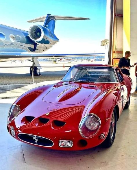 Cavo Tagoo Mykonos, Ferrari Vintage, Ferrari 250 Gto, F12 Berlinetta, Vintage Sports Cars, Ferrari 250, Cool Sports Cars, Classic Sports Cars, Ferrari Car