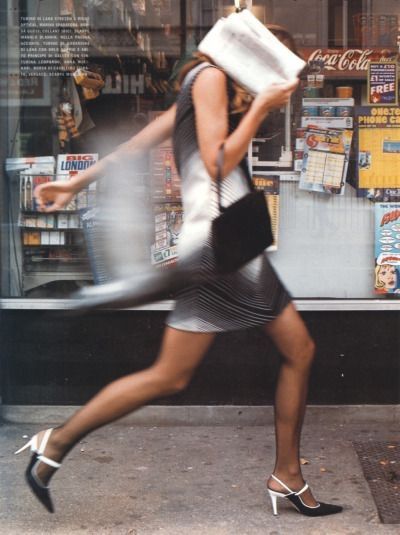 Image in in a city like New York... collection by bisous bisous Vogue Editorial, Shoes Editorial, Metro Paris, City Shoot, Vogue Archive, Tim Walker, Street Fashion Photography, Fashion Photography Editorial, Vogue Italia