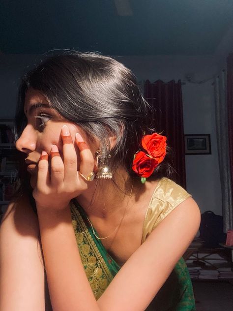 Desi Self Portrait, Indian Girl Aesthetic Faceless, School Makeup Aesthetic, Brown Girl Aesthetic Indian, Indian Girl Aesthetic, Self Photography, Girl School, Saree Poses, Aesthetic Vibe